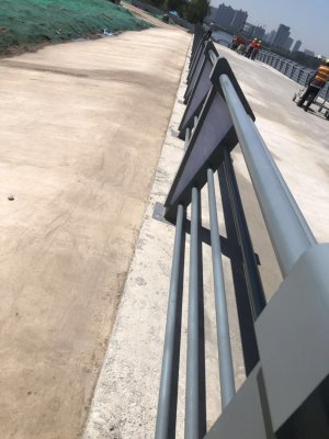 燈光護欄