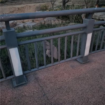 燈光護欄